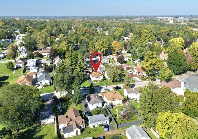 Photo 2 of Single family home for sale at 1713 Oakland Ave, Crest Hill, IL 60403 | MLS# 12779927 | Listing updated on 2026-10-08