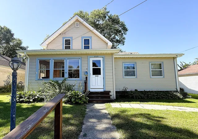 Single family home for sale at 809 Inlet Ave, Dixon, IL 61021 | MLS# 12779928