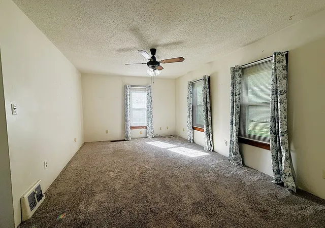 Photo 2 of Single family home for sale at 809 Inlet Ave, Dixon, IL 61021 | MLS# 12779928 | Listing updated on 2026-10-07