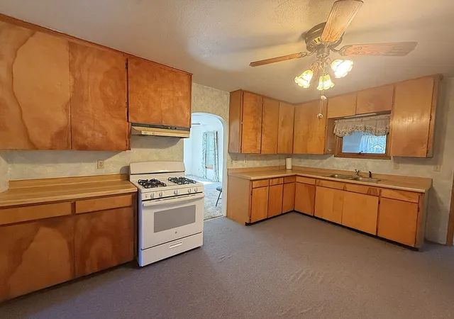 Photo 3 of Single family home for sale at 809 Inlet Ave, Dixon, IL 61021 | MLS# 12779928 | Listing updated on 2026-10-07