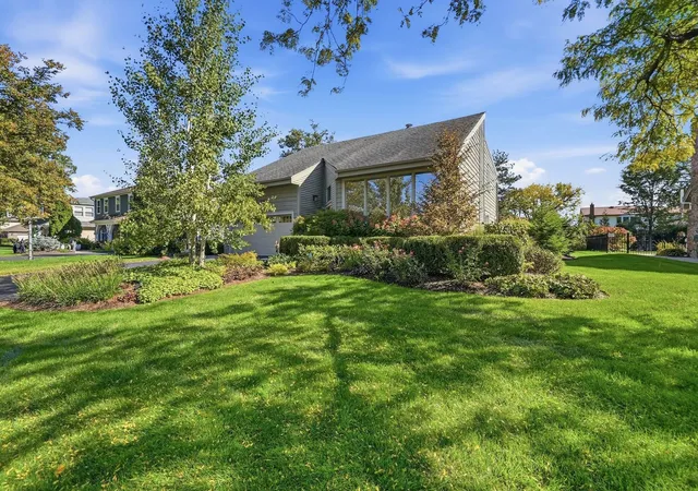 Photo 3 of Single family home for sale at 8361 Clynderven Rd, Burr Ridge, IL 60527 | MLS# 12779930 | Listing updated on 2026-10-08