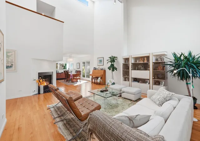 Photo 4 of Single family home for sale at 8361 Clynderven Rd, Burr Ridge, IL 60527 | MLS# 12779930 | Listing updated on 2026-10-08