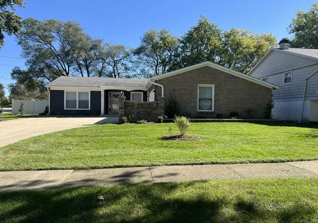 Single family home for sale at 196 Green Ct, Streamwood, IL 60107 | MLS# 12779934