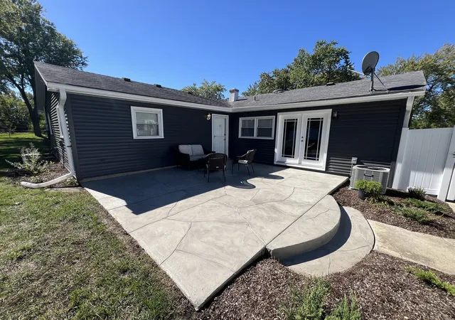 Photo 2 of Single family home for sale at 196 Green Ct, Streamwood, IL 60107 | MLS# 12779934 | Listing updated on 2026-10-07