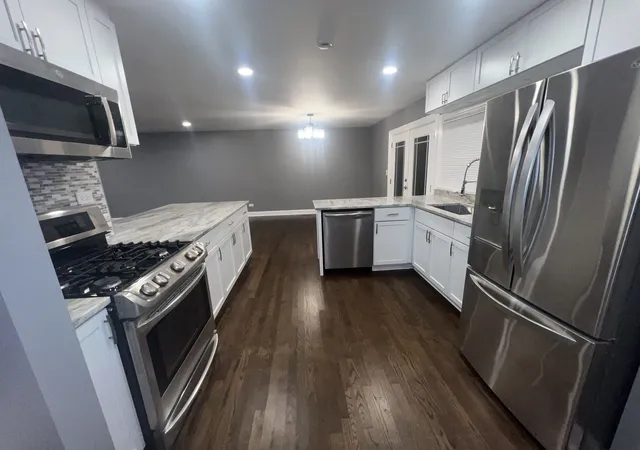 Photo 3 of Single family home for sale at 196 Green Ct, Streamwood, IL 60107 | MLS# 12779934 | Listing updated on 2026-10-07