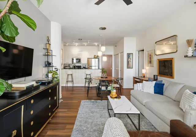 Photo 3 of Condo for sale at 1322 S Prairie Ave #1706, Chicago, IL 60605 | MLS# 12779949 | Listing updated on 2026-10-09