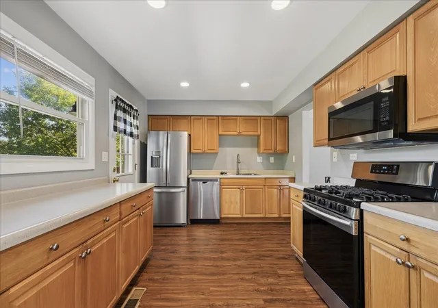 Photo 4 of Single family home for sale at 990 Brush Hl Ln, Lake Zurich, IL 60047 | MLS# 12779952 | Listing updated on 2026-10-08