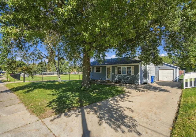 Photo 1 of Single family home for sale at 1925 N Elsie Ave, Davenport, IA 52804 | MLS# 12779963 | Listing updated on 2026-10-15
