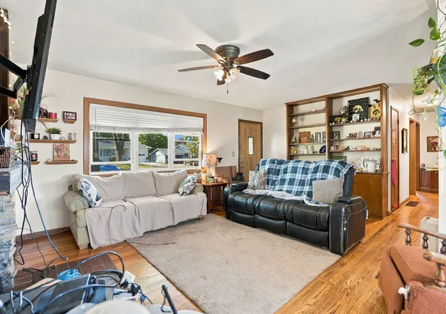 Photo 4 of Single family home for sale at 1925 N Elsie Ave, Davenport, IA 52804 | MLS# 12779963 | Listing updated on 2026-10-15