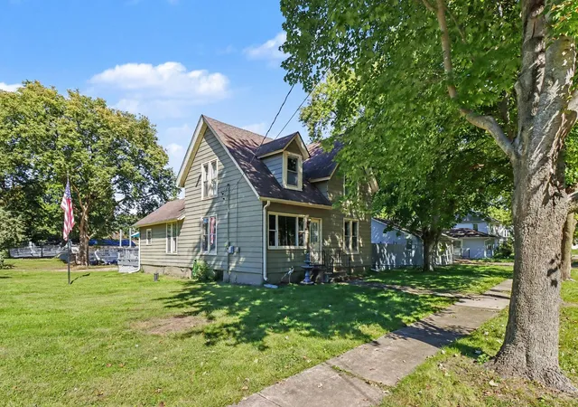 Photo 4 of Single family home for sale at 330 Pleasant St, Sheridan, IL 60551 | MLS# 12779971 | Listing updated on 2026-10-08