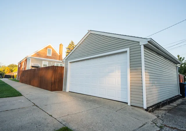 Photo 1 of Single family home for sale at 3901 N New England Ave, Chicago, IL 60634 | MLS# 12779983 | Listing updated on 2026-10-28