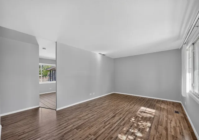 Photo 3 of Single family home for sale at 1622 W Celebrity Cir, Hanover Park, IL 60133 | MLS# 12779994 | Listing updated on 2026-10-08