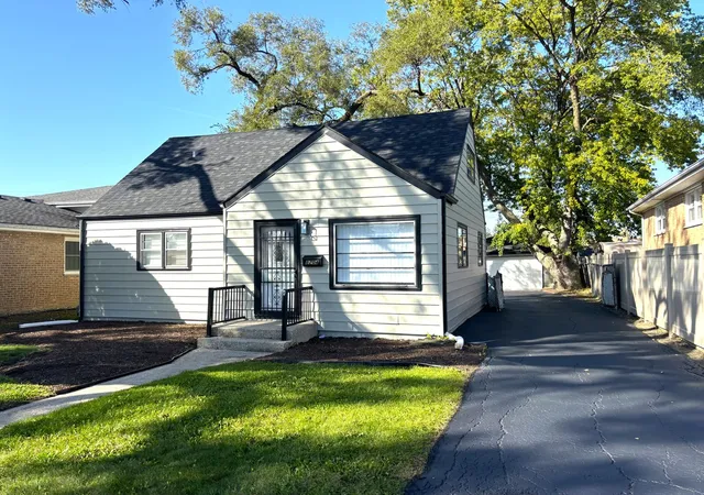 Photo 1 of Single family home for sale at 8204 Austin Ave, Burbank, IL 60459 | MLS# 12779996 | Listing updated on 2026-10-08