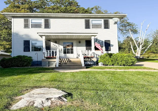 Photo 3 of Single family home for sale at 204 Towne St, Morrison, IL 61270 | MLS# 12779998 | Listing updated on 2026-10-09