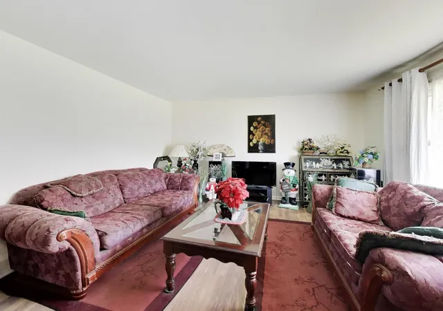 Photo 3 of Single family home for sale at 278 Union St, Crystal Lake, IL 60014 | MLS# 12780003 | Listing updated on 2026-10-08