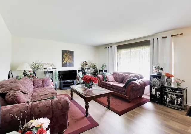Photo 4 of Single family home for sale at 278 Union St, Crystal Lake, IL 60014 | MLS# 12780003 | Listing updated on 2026-10-08