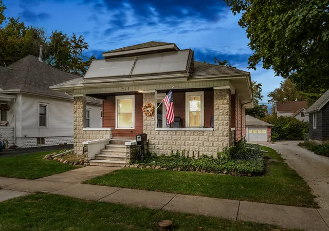 Photo 2 of Single family home for sale at 919 E Washington St, Pontiac, IL 61764 | MLS# 12780008 | Listing updated on 2026-10-21