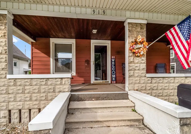 Photo 4 of Single family home for sale at 919 E Washington St, Pontiac, IL 61764 | MLS# 12780008 | Listing updated on 2026-10-21