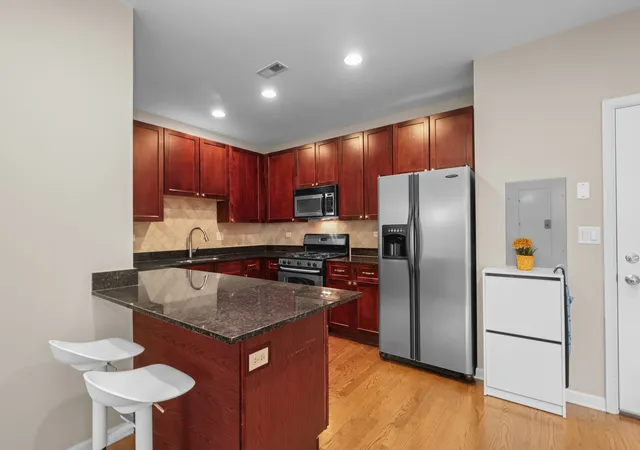 Photo 3 of Condo for sale at 5300 N Lincoln Ave #3C, Chicago, IL 60625 | MLS# 12780039 | Listing updated on 2026-10-08