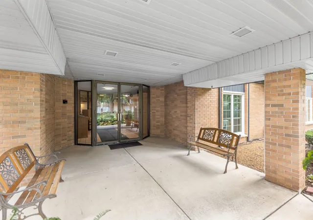 Photo 2 of Condo for sale at 445 N Park Blvd #2C, Glen Ellyn, IL 60137 | MLS# 12780044 | Listing updated on 2026-10-08