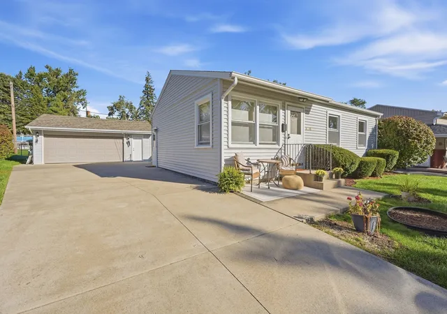 Photo 3 of Single family home for sale at 9110 Caddy Ct, Orland Park, IL 60462 | MLS# 12780048 | Listing updated on 2026-10-08
