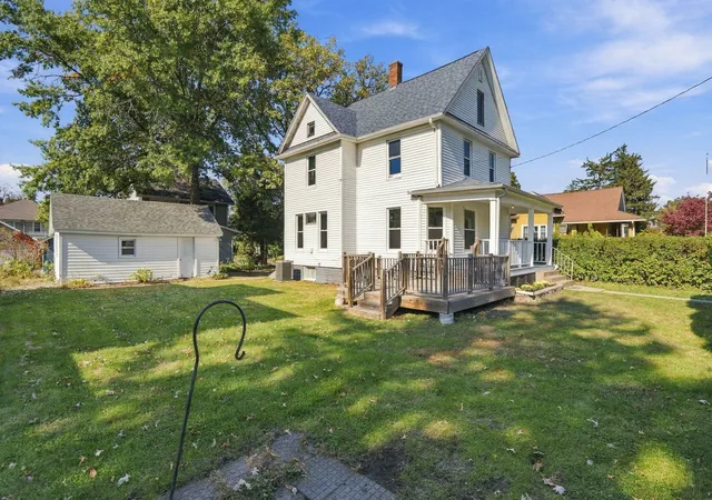 Photo 1 of Single family home for sale at 2528 Farnam St, Davenport, IA 52803 | MLS# 12780063 | Listing updated on 2026-10-27