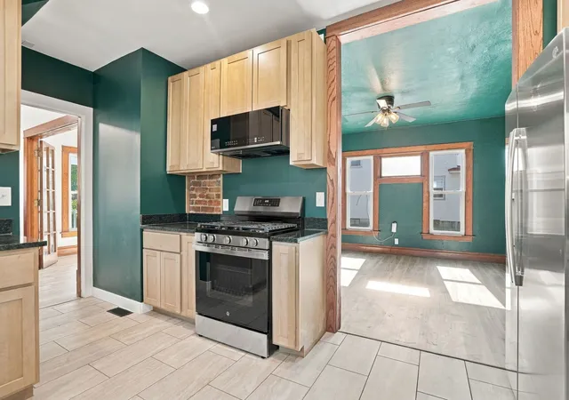 Photo 4 of Single family home for sale at 2528 Farnam St, Davenport, IA 52803 | MLS# 12780063 | Listing updated on 2026-10-27