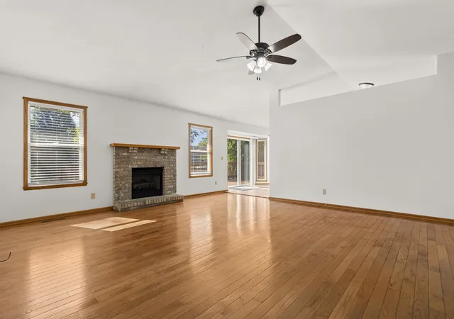 Photo 2 of Sale Pending at 307 White Oak Dr, Poplar Grove, IL 61065 | MLS# 12780072 | Listing updated on 2026-10-14