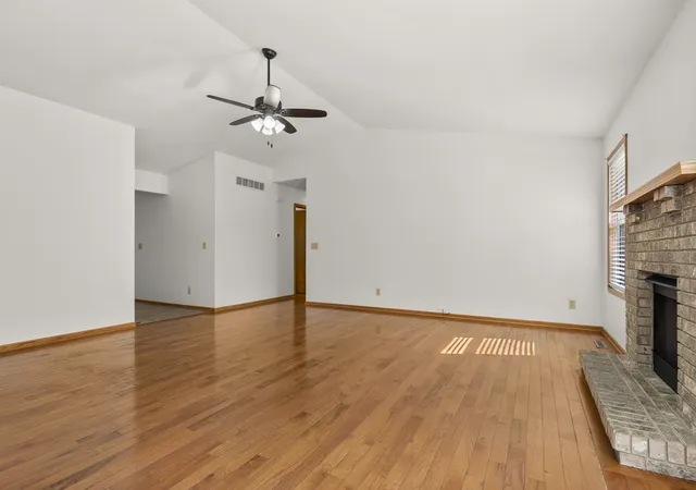 Photo 3 of Sale Pending at 307 White Oak Dr, Poplar Grove, IL 61065 | MLS# 12780072 | Listing updated on 2026-10-14