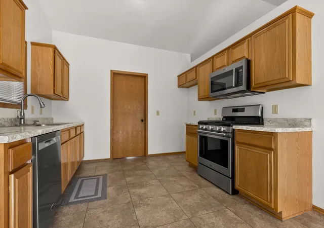 Photo 3 of Sale Pending at 307 White Oak Dr, Poplar Grove, IL 61065 | MLS# 12780072 | Listing updated on 2026-10-14