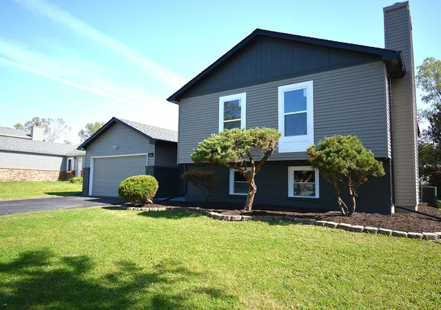 Photo 3 of Single family home for sale at 626 Old Frg Ln, University Park, IL 60484 | MLS# 12780076 | Listing updated on 2026-10-09
