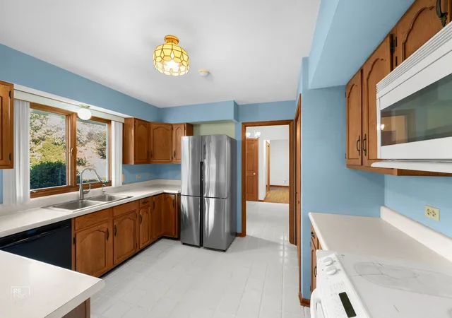 Photo 4 of Single family home for sale at 24844 N Cherokee Dr, Lake Barrington, IL 60010 | MLS# 12780077 | Listing updated on 2026-10-09