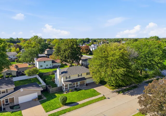 Photo 2 of Single family home for sale at 4480 Montclair Ct, Bettendorf, IA 52722 | MLS# 12780085 | Listing updated on 2026-10-10