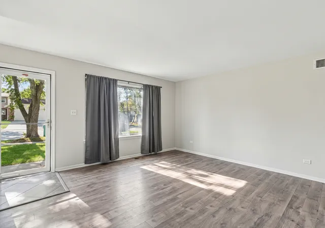 Photo 4 of Single family home for sale at 1036 Foxworth Blvd, Lombard, IL 60148 | MLS# 12780091 | Listing updated on 2026-10-08