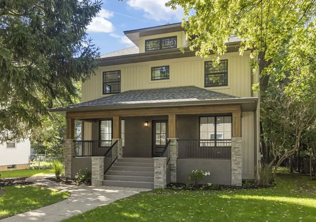 Photo 1 of Single family home for sale at 122 N Oakwood Ave, West Chicago, IL 60185 | MLS# 12780096 | Listing updated on 2026-10-20
