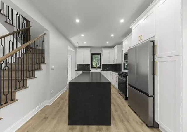 Photo 4 of Single family home for sale at 122 N Oakwood Ave, West Chicago, IL 60185 | MLS# 12780096 | Listing updated on 2026-10-20