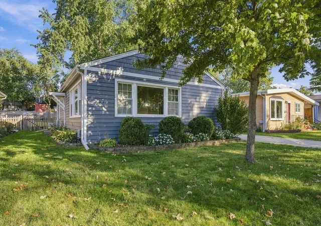 Photo 2 of Single family home for sale at 559 S Park Rd, Lombard, IL 60148 | MLS# 12780100 | Listing updated on 2026-10-09