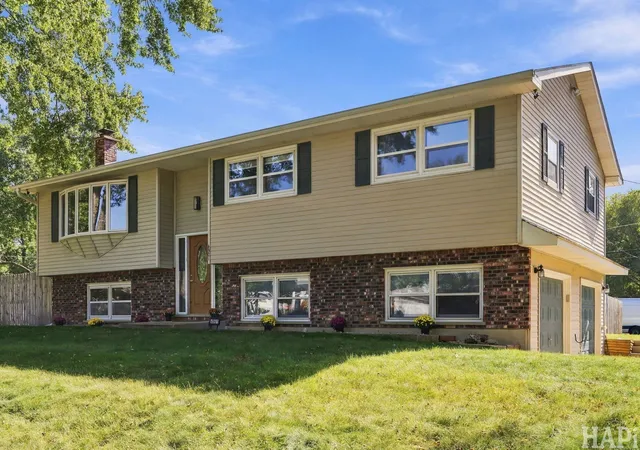 Photo 3 of Single family home for sale at 4901 Bonner Dr, Mc Henry, IL 60050 | MLS# 12780102 | Listing updated on 2026-10-21