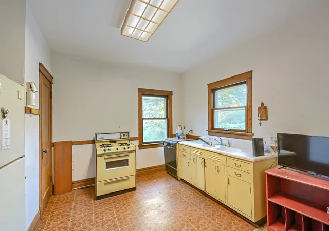 Photo 4 of Single family home for sale at 1726 W 100th Street, Chicago, IL 60643 | MLS# 12780103 | Listing updated on 2026-10-09