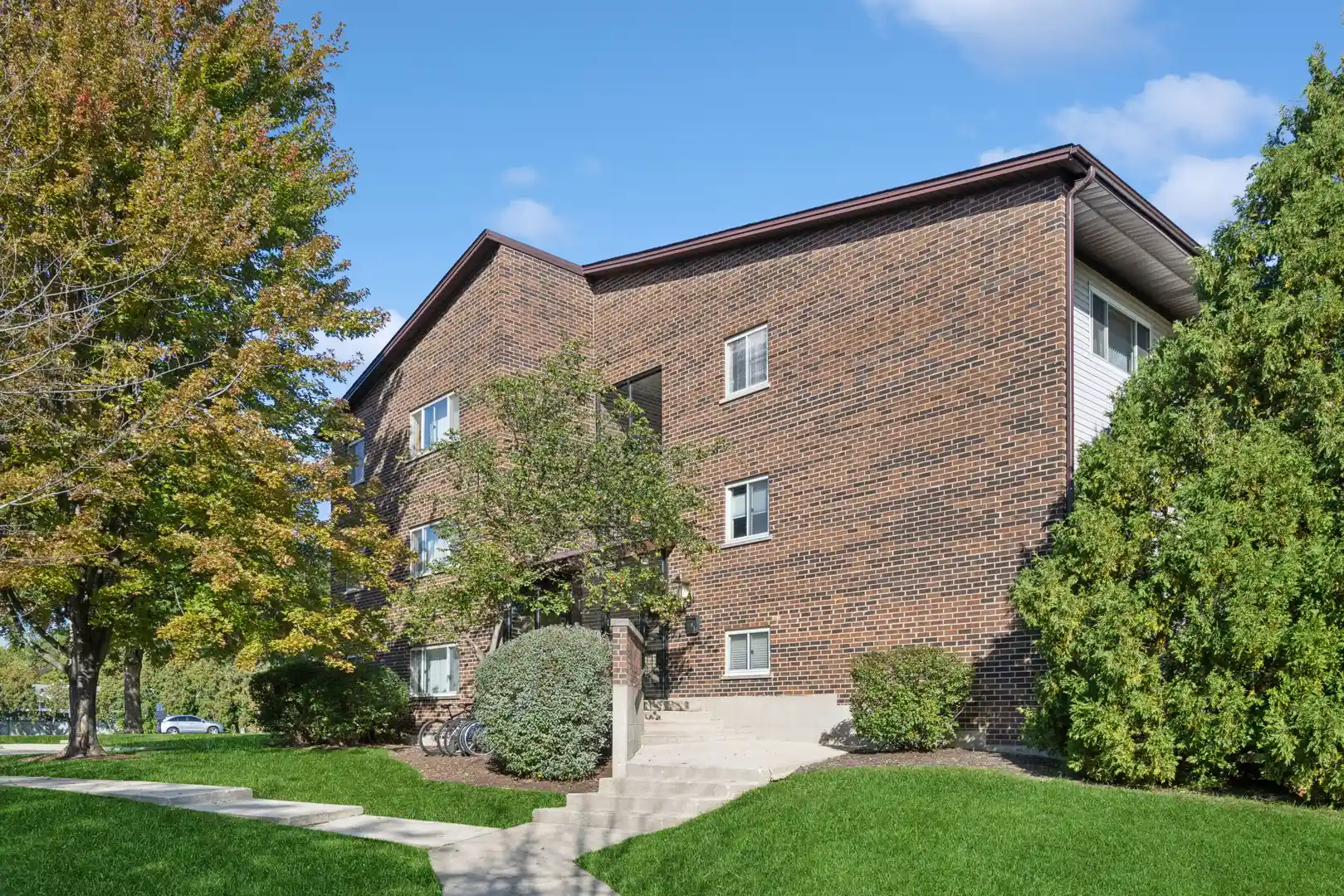 Listing Photo 1 - Condo for sale in 660 Perrie Dr located at 660 Perrie Dr, Elk Grove Village, IL 60007 - Unit #201