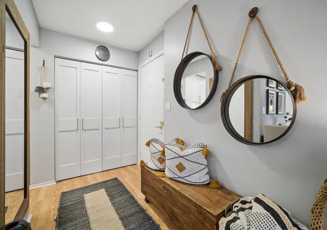 Listing Photo 2 - Condo for sale in building located at 660 Perrie Dr, Elk Grove Village, IL 60007 - Unit #201