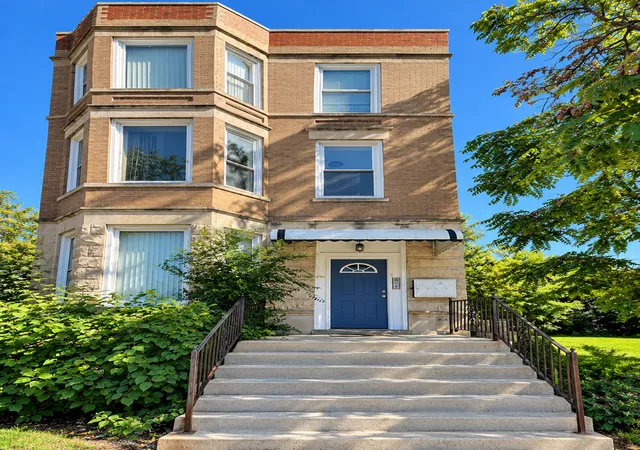 Photo 2 of Townhouse for sale at 901 S Sacramento Blvd, Chicago, IL 60612 | MLS# 12780107 | Listing updated on 2026-10-08