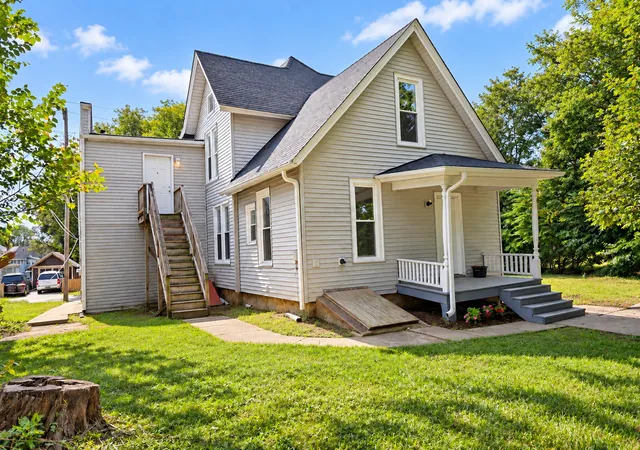 Listing Photo 4 - Condo for sale in building located at 1223-1225 Andrews St, Rockford, IL 61101