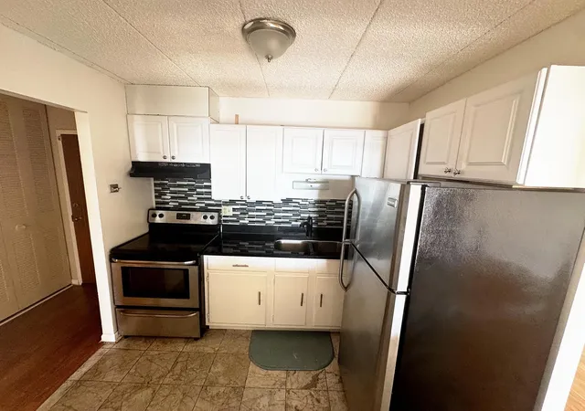 Listing Photo 5 - Condo for sale in building located at 9098 W Ter Dr, Niles, IL 60714 - Unit #4-K