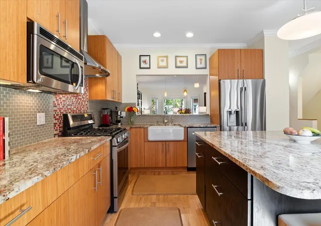 Listing Photo 5 - Condo for sale in building located at 4530 S Woodlawn Ave, Chicago, IL 60653 - Unit #305
