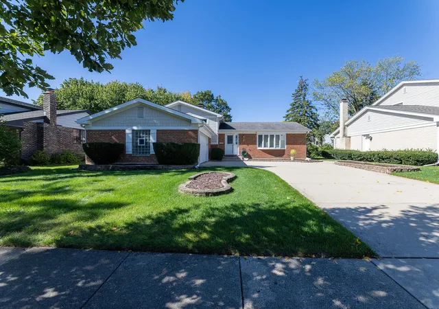 Photo 1 of Single family home for sale at 2612 N Waterman Ave, Arlington Heights, IL 60004 | MLS# 12780143 | Listing updated on 2026-10-09