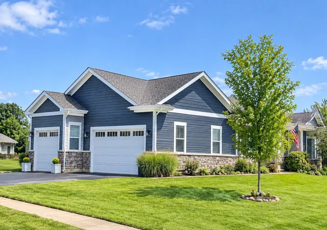 Photo 2 of Single family home for sale at 560 N Oak St, Hinckley, IL 60520 | MLS# 12780145 | Listing updated on 2026-10-08