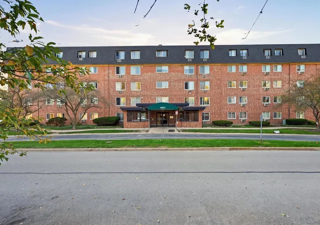 Condo for sale at 5011 Valley Ln #208, Streamwood, IL 60107 | MLS# 12780153