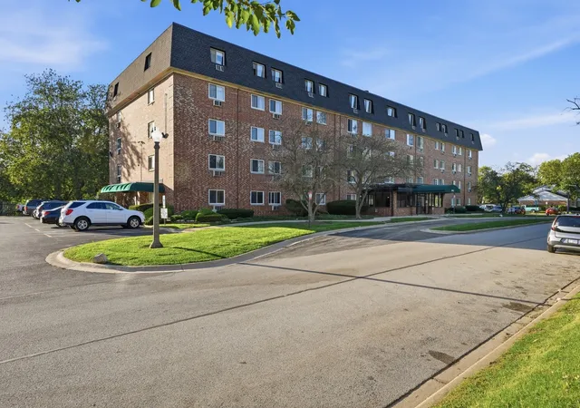 Photo 2 of Condo for sale at 5011 Valley Ln #208, Streamwood, IL 60107 | MLS# 12780153 | Listing updated on 2026-10-09