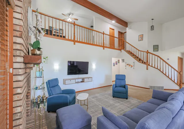 Photo 4 of Townhouse for sale at 1801 Monterey Ct, Hoffman Estates, IL 60169 | MLS# 12780155 | Listing updated on 2026-10-08